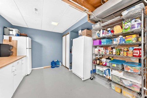 4 Marbrooke Circle Ne, Calgary, AB - Indoor