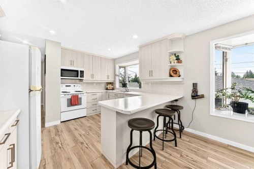 4 Marbrooke Circle Ne, Calgary, AB - Indoor Photo Showing Kitchen