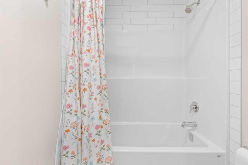 45 Savoy Landing Se, Calgary, AB - Indoor Photo Showing Bathroom