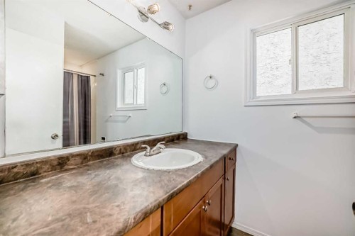 323 Falwood Way Ne, Calgary, AB - Indoor Photo Showing Bathroom