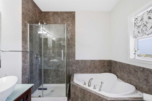 124 West Creek Glen, Chestermere, AB - Indoor Photo Showing Bathroom