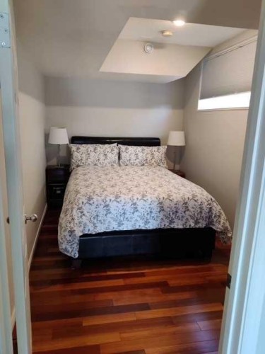 124 West Creek Glen, Chestermere, AB - Indoor Photo Showing Bedroom