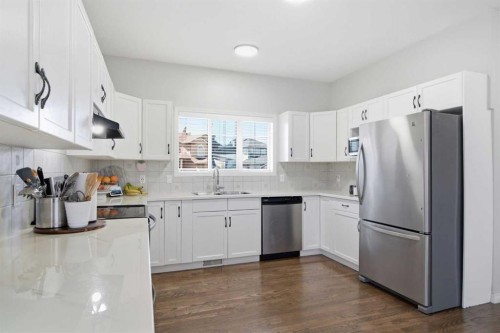 124 West Creek Glen, Chestermere, AB - Indoor Photo Showing Kitchen With Stainless Steel Kitchen