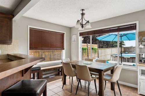391 Auburn Bay Heights Se, Calgary, AB - Indoor Photo Showing Dining Room