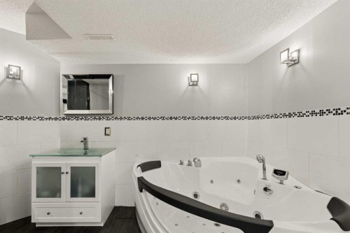 391 Auburn Bay Heights Se, Calgary, AB - Indoor Photo Showing Bathroom