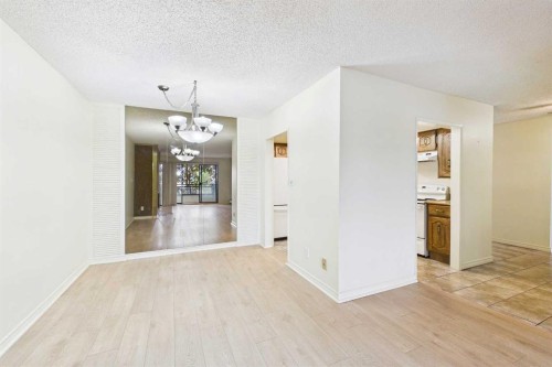 212-3730 50 Street Nw, Calgary, AB - Indoor Photo Showing Other Room