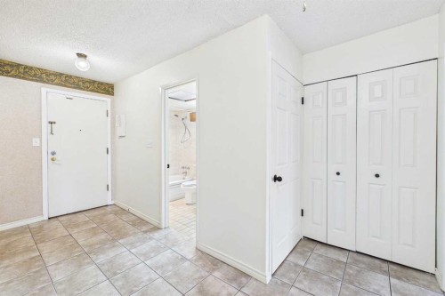 212-3730 50 Street Nw, Calgary, AB - Indoor Photo Showing Other Room