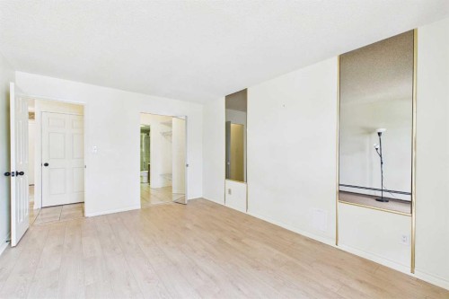 212-3730 50 Street Nw, Calgary, AB - Indoor Photo Showing Other Room