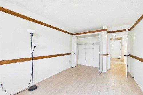 212-3730 50 Street Nw, Calgary, AB - Indoor Photo Showing Other Room