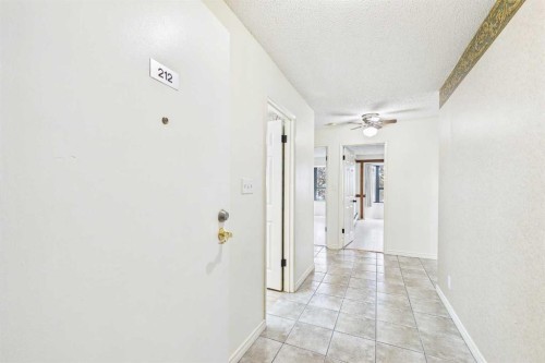 212-3730 50 Street Nw, Calgary, AB - Indoor Photo Showing Other Room