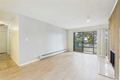 212-3730 50 Street Nw, Calgary, AB - Indoor Photo Showing Other Room