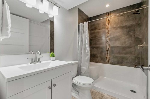 173 Windstone Link Sw, Airdrie, AB - Indoor Photo Showing Bathroom