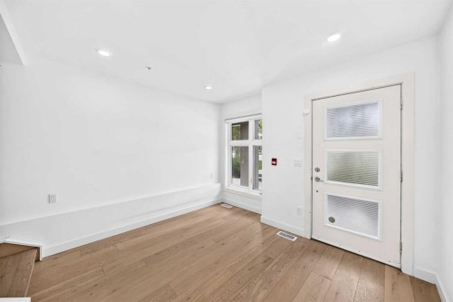 108-1632 20 Avenue Nw, Calgary, AB - Indoor Photo Showing Other Room