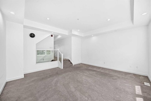 108-1632 20 Avenue Nw, Calgary, AB - Indoor Photo Showing Other Room