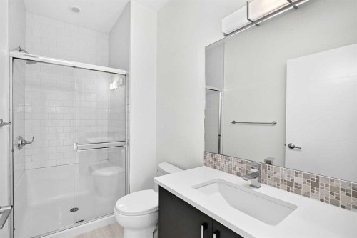 108-1632 20 Avenue Nw, Calgary, AB - Indoor Photo Showing Bathroom