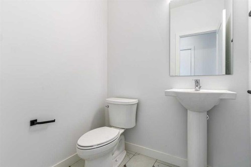 198 Dawson Harbour Hill, Chestermere, AB - Indoor Photo Showing Bathroom