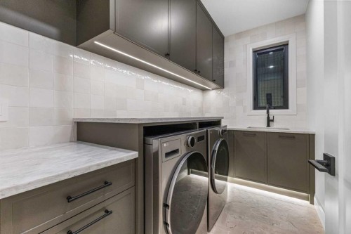 730 25 Avenue Nw, Calgary, AB - Indoor Photo Showing Laundry Room