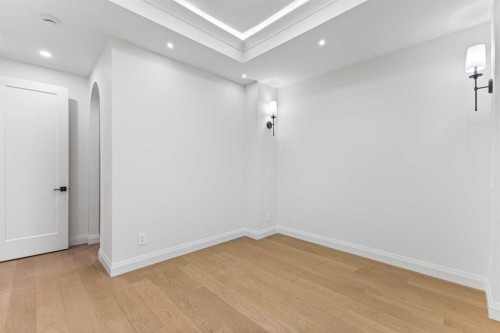 730 25 Avenue Nw, Calgary, AB - Indoor Photo Showing Other Room