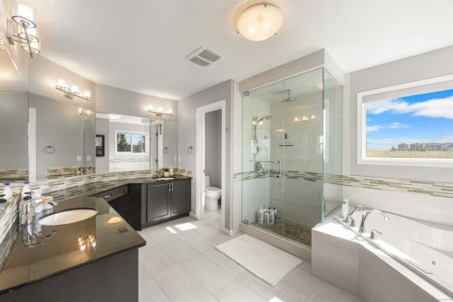 208 Panton Road Nw, Calgary, AB - Indoor Photo Showing Bathroom