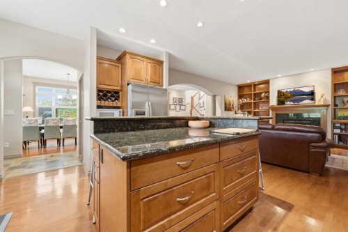 2245 25 Street Sw, Calgary, AB - Indoor Photo Showing Kitchen