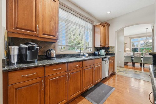 2245 25 Street Sw, Calgary, AB - Indoor Photo Showing Kitchen
