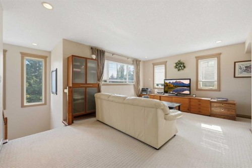 2245 25 Street Sw, Calgary, AB - Indoor Photo Showing Living Room