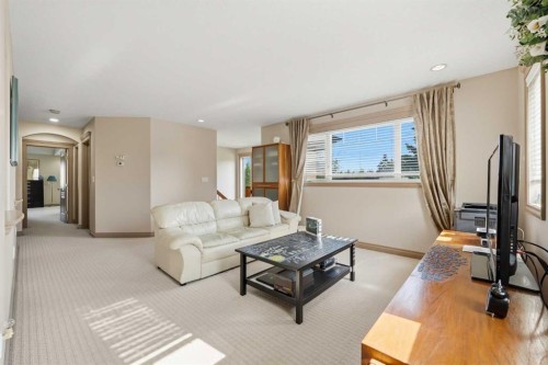 2245 25 Street Sw, Calgary, AB - Indoor Photo Showing Living Room