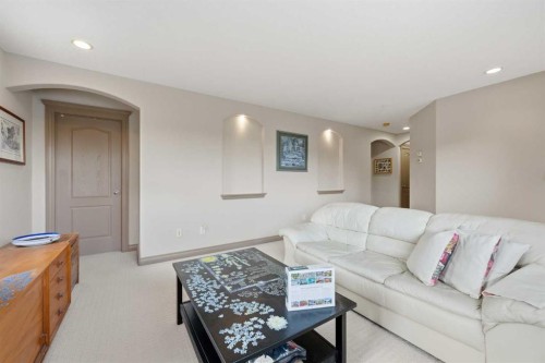 2245 25 Street Sw, Calgary, AB - Indoor Photo Showing Living Room