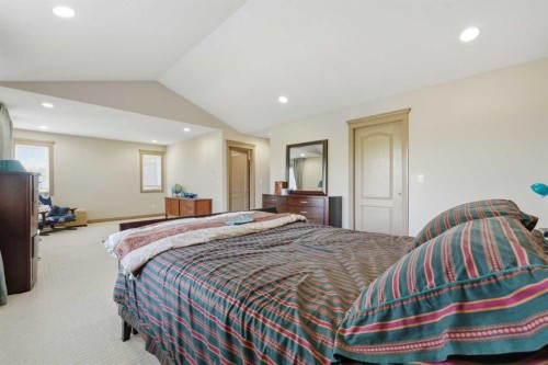 2245 25 Street Sw, Calgary, AB - Indoor Photo Showing Bedroom