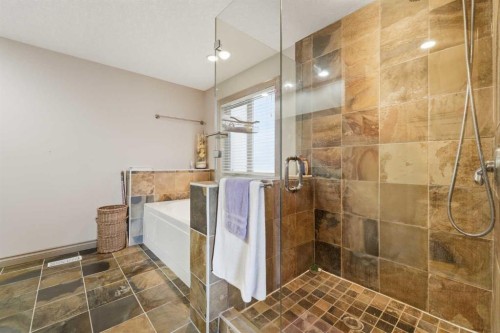 2245 25 Street Sw, Calgary, AB - Indoor Photo Showing Bathroom