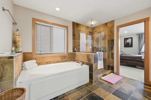 2245 25 Street Sw, Calgary, AB - Indoor Photo Showing Bathroom