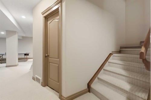 2245 25 Street Sw, Calgary, AB - Indoor Photo Showing Other Room
