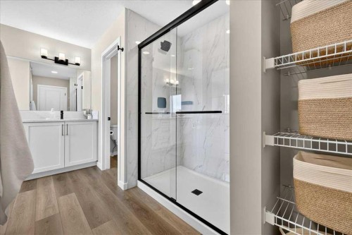 421 Magnolia Way Se, Calgary, AB - Indoor Photo Showing Bathroom