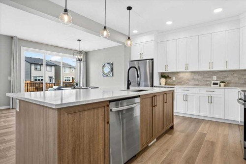 421 Magnolia Way Se, Calgary, AB - Indoor Photo Showing Kitchen With Upgraded Kitchen