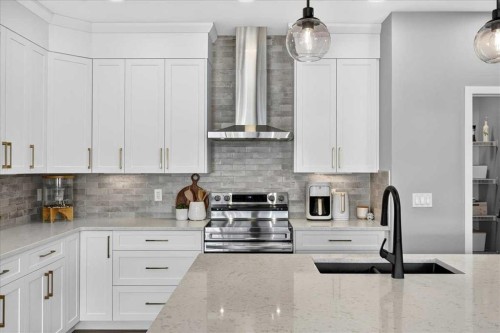421 Magnolia Way Se, Calgary, AB - Indoor Photo Showing Kitchen With Upgraded Kitchen