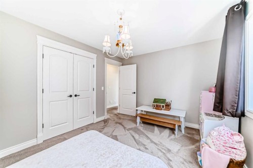 1449 Ravenscroft Avenue Se, Airdrie, AB - Indoor Photo Showing Bedroom