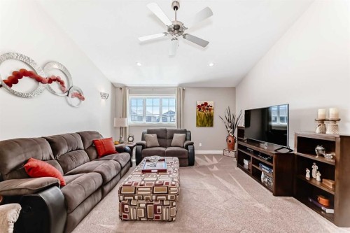 1449 Ravenscroft Avenue Se, Airdrie, AB - Indoor Photo Showing Living Room