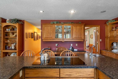 265028 Range Road 44, Rural Rocky View County, AB - Indoor Photo Showing Kitchen