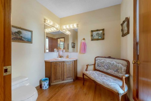 265028 Range Road 44, Rural Rocky View County, AB - Indoor Photo Showing Bathroom