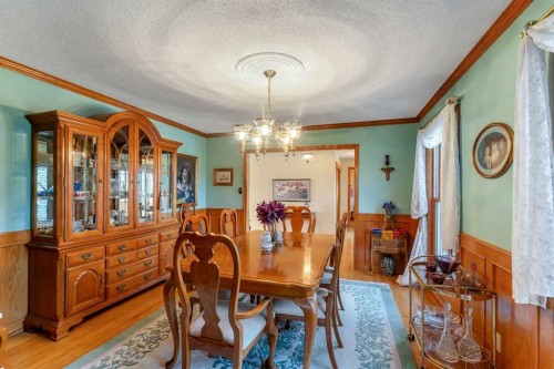 265028 Range Road 44, Rural Rocky View County, AB - Indoor Photo Showing Dining Room