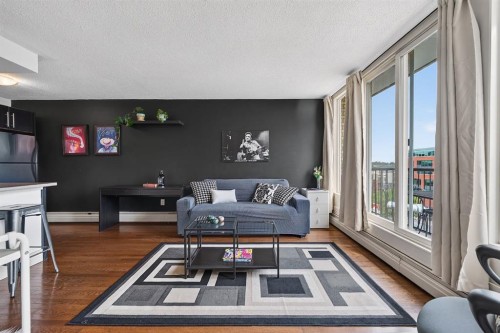 606-505 19 Avenue Sw, Calgary, AB - Indoor Photo Showing Living Room