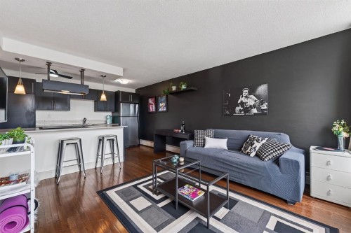 606-505 19 Avenue Sw, Calgary, AB - Indoor Photo Showing Living Room