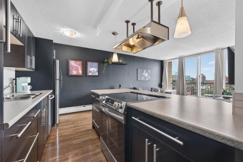 606-505 19 Avenue Sw, Calgary, AB - Indoor Photo Showing Kitchen