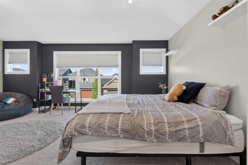 325 Bayside Crescent Sw, Airdrie, AB - Indoor Photo Showing Bedroom