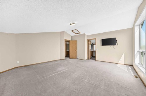 287 Harvest Oak Rise Ne, Calgary, AB - Indoor Photo Showing Other Room