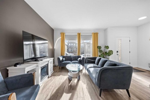 20604 Main Street Se, Calgary, AB - Indoor Photo Showing Living Room