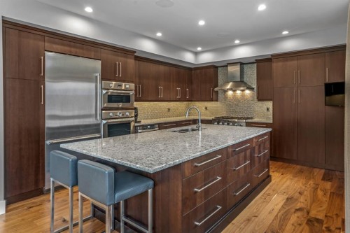 19 Creekside Mews, Canmore, AB - Indoor Photo Showing Kitchen With Upgraded Kitchen