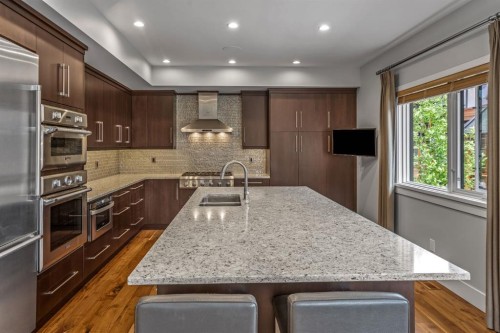 19 Creekside Mews, Canmore, AB - Indoor Photo Showing Kitchen With Double Sink With Upgraded Kitchen