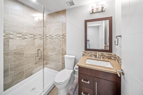 19 Creekside Mews, Canmore, AB - Indoor Photo Showing Bathroom