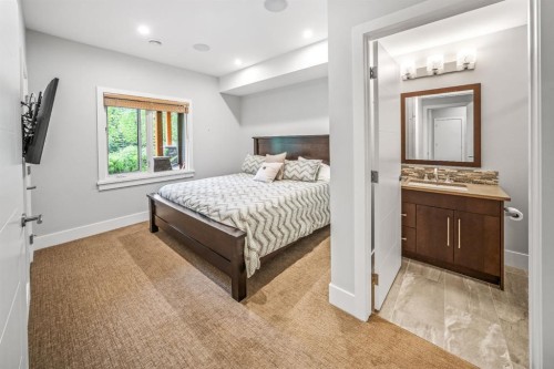 19 Creekside Mews, Canmore, AB - Indoor Photo Showing Bedroom